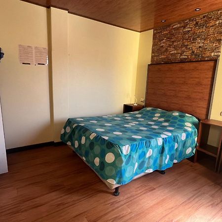 C&M Exclusive Private Rooms Quetzaltenango ภายนอก รูปภาพ