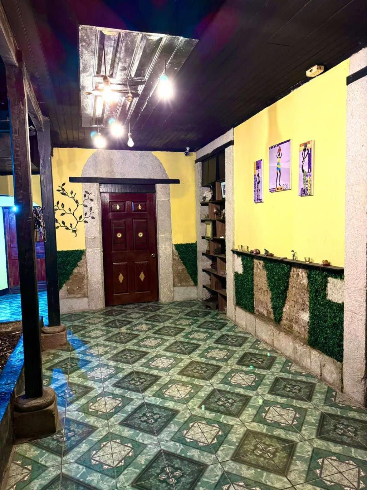 C&M Exclusive Private Rooms Quetzaltenango ภายนอก รูปภาพ